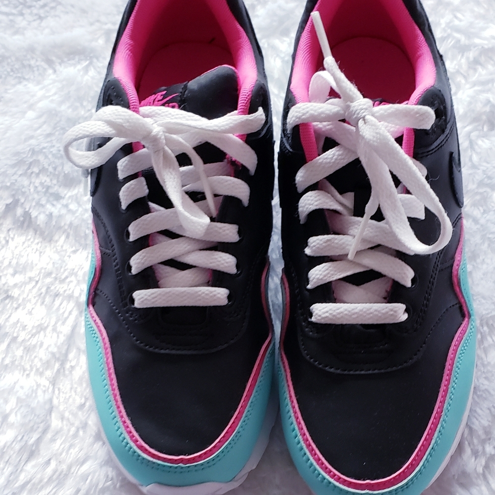 Youth or Womens Size 8.5 Nike Air Max 1 GS - Picture 2 of 7
